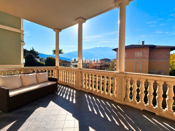 Appartamento quadrilocale in vendita in Viale Tigli, Centro, Riva del Garda