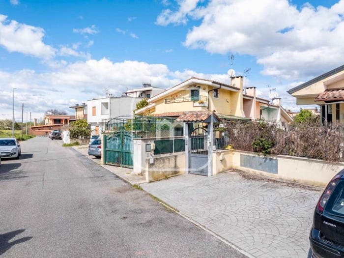 Casa trilocale in vendita in Via Montottone, Corcolle, Roma