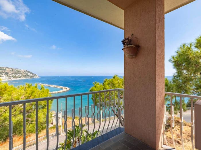 Appartamento trilocale in vendita in Via Madonna Ruota, Arziglia Madonna della Ruota, Bordighera