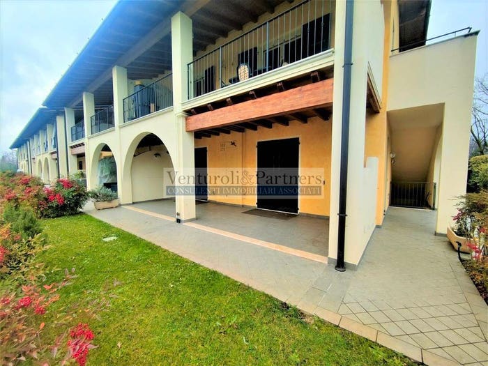 Appartamento trilocale in vendita in Via delle Noveglie, Crociale, Manerba del Garda