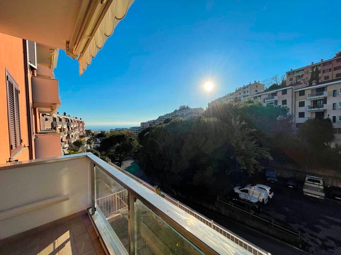 Appartamento trilocale in vendita in Viale Villa Gavotti, Multedo, Genova