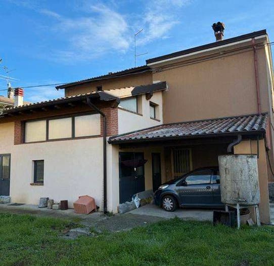 Casa con 6 locali in vendita in Località Osteriazza, Fabbiano, Borgonovo Val Tidone