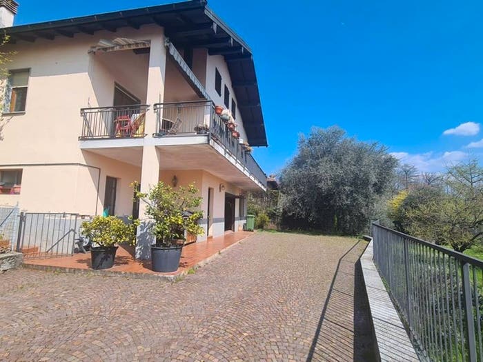 Casa quadrilocale in vendita in Arizzano