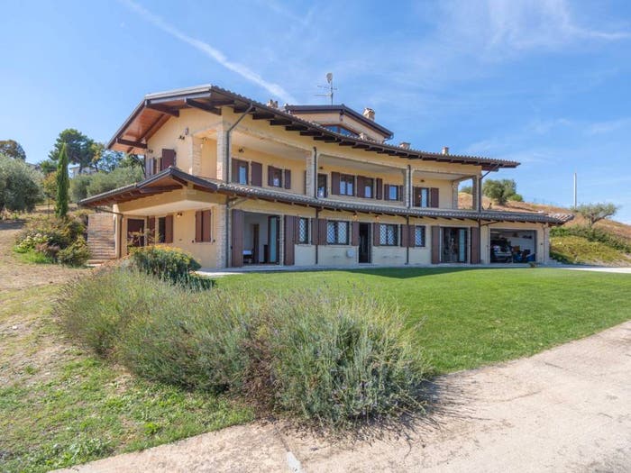 Casa con 6 locali in vendita in Strada San Lorenzo, Città Sant'Angelo