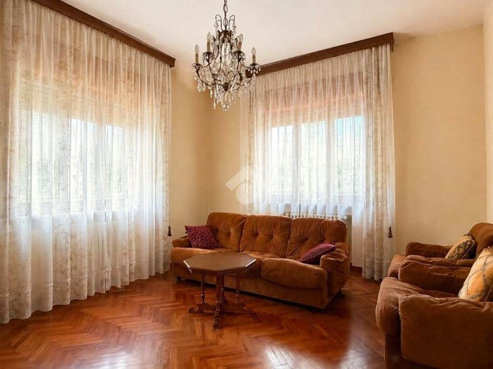 Casa quadrilocale in vendita in via Della Repubblica, Centro, Cavriago