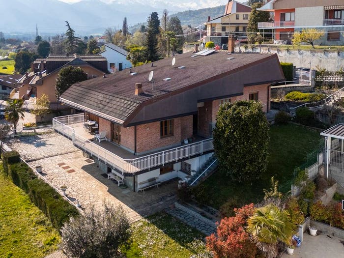 Casa con 6 locali in vendita in Via Giacomo Puccini, Piossasco