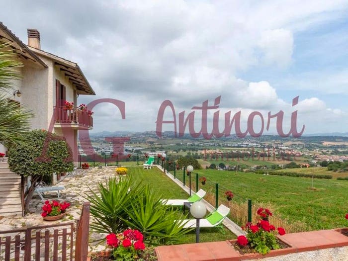 Casa con 6 locali in vendita in Via San Giovanni Bosco, Centro, Loreto