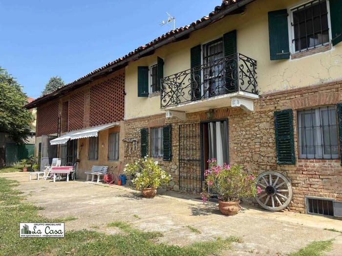 Casa con 6 locali in vendita in Piea
