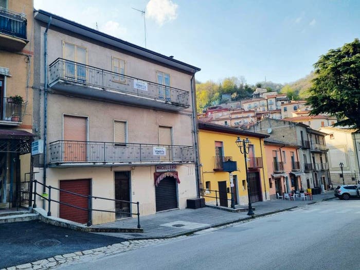 Case in Vendita e in Affitto - 2
