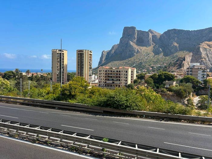 Appartamento con 5 locali in vendita in Via del Cedro, Sferracavallo Barcarello, Palermo