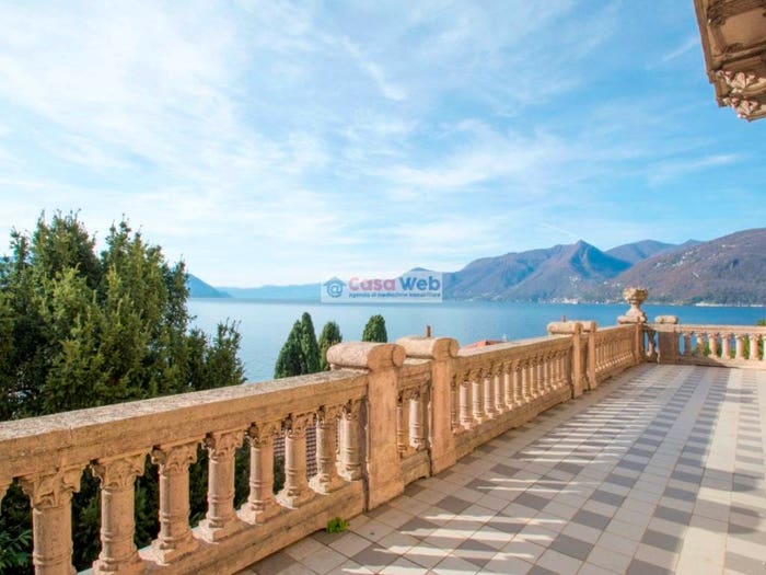 Appartamento trilocale in vendita in Colmegna, Luino