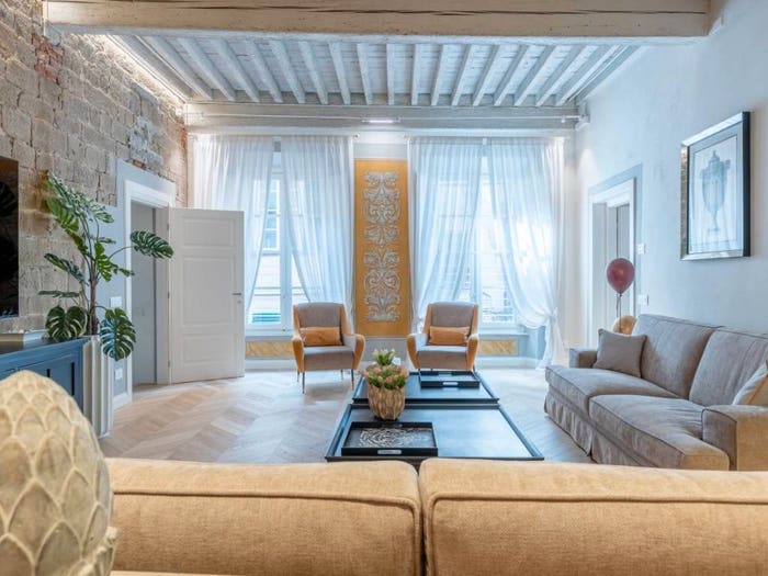 Appartamento con 6 locali in vendita in Piazza Bernardini, Piazza Anfiteatro Torre Guinigi, Lucca