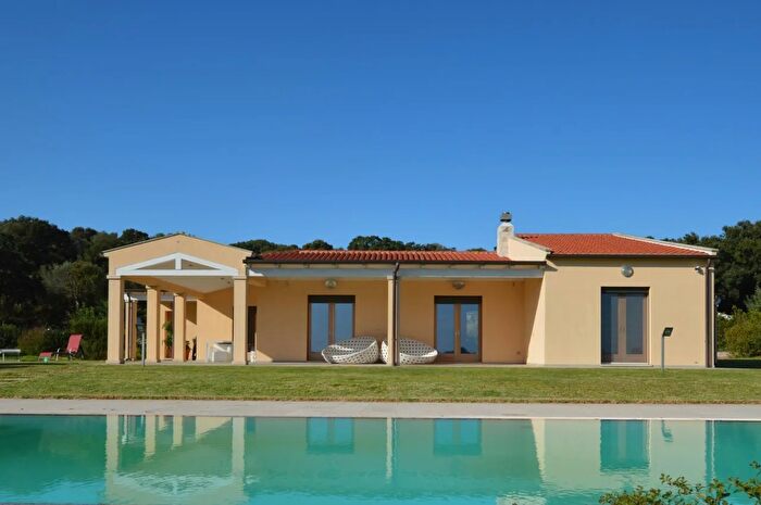 Casa con 5 locali in vendita in Telti