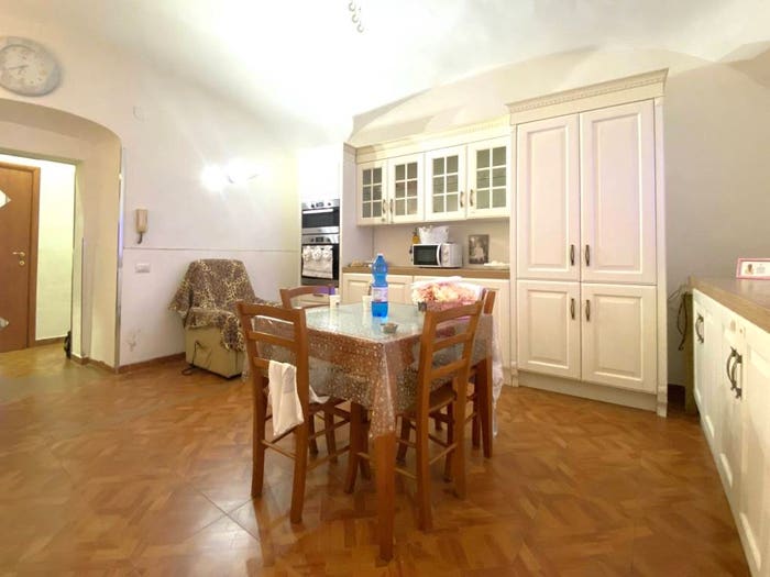 Appartamento con 5 locali in vendita in Cupa Gerolomini alle Due Porte, Rione Alto, Napoli