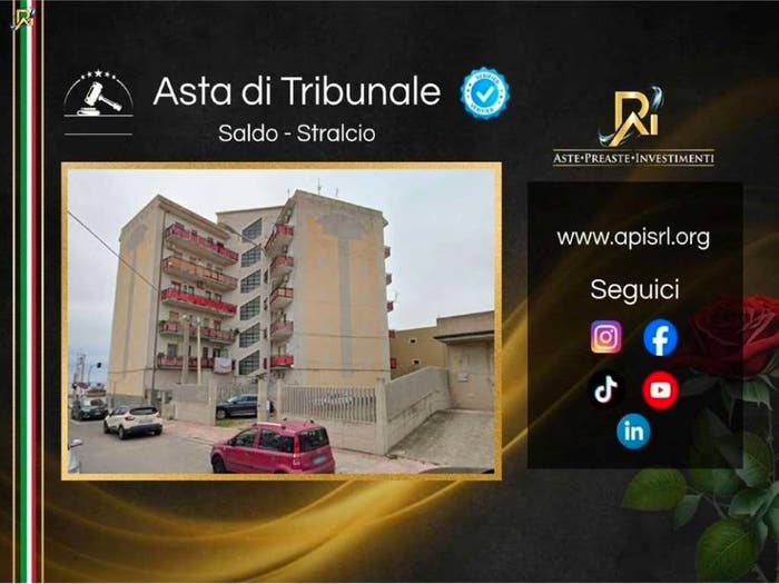 Appartamento con 6 locali in vendita in Via Vincenzo Cappelleri, Roccella Ionica