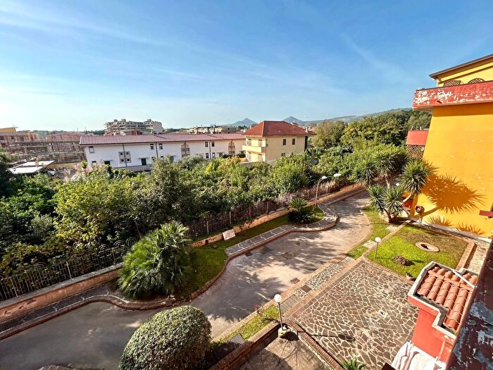 Appartamento quadrilocale in vendita in Piazza Gaetano Salvemini, Caserta
