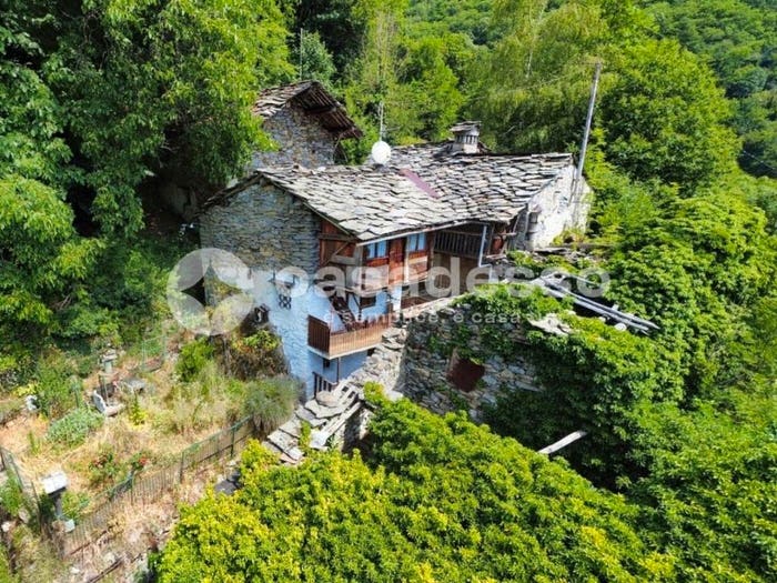 Casa quadrilocale in vendita in Borgata Bugni Superiore, Locana