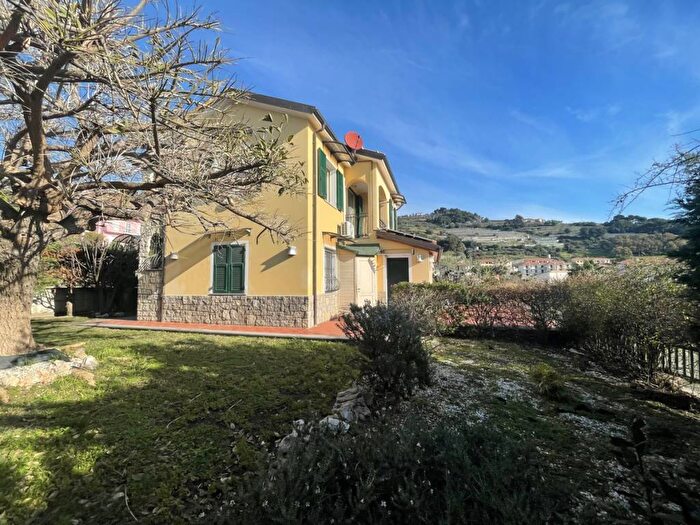 Casa con 5 locali in vendita in Via I Maggio snc, Centro, Cipressa