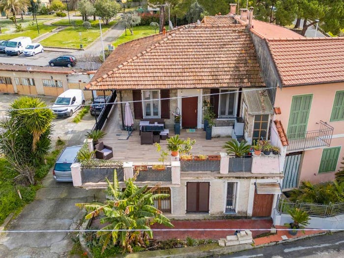 Appartamento trilocale in vendita in Via Louis Pasteur, Due Strade, Bordighera