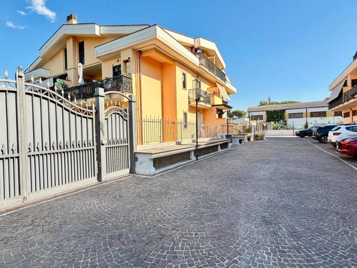 Appartamento trilocale in vendita in Via del Fosso dell'Osa, Castelverde, Roma