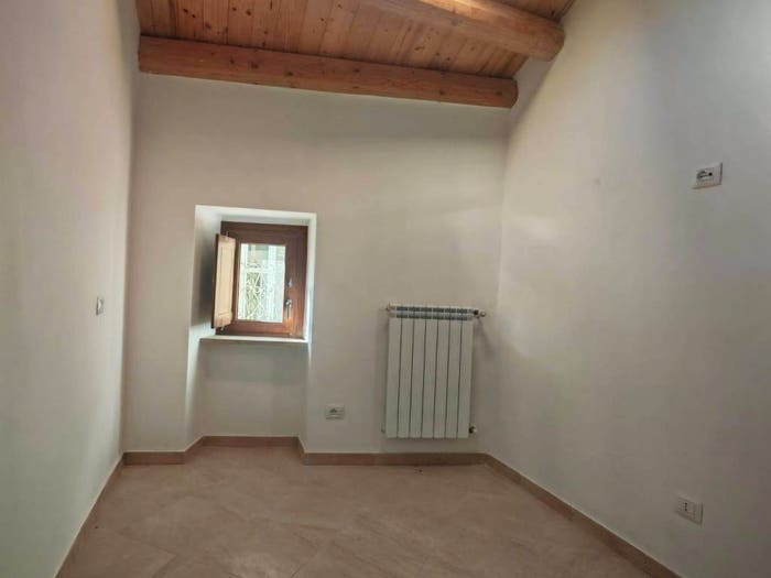 Casa bilocale in vendita in Via Umberto I, Centro, Rocca di Cambio
