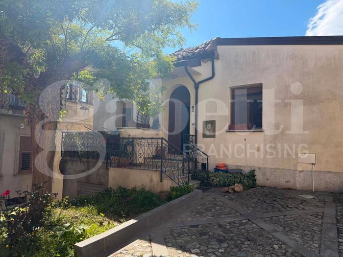 Appartamento con 5 locali in vendita in Piazza Castello, Centro, Squillace