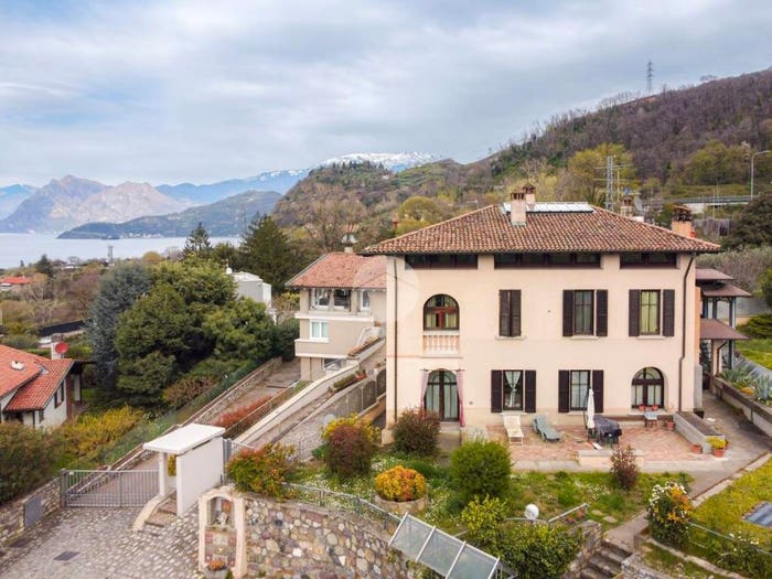 Appartamento con 6 locali in vendita in Via Carlo Bonardi, Centro, Iseo