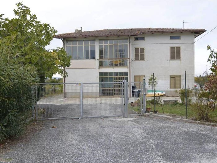 Casa con 6 locali in vendita in Via M Biagi No Number, Staffolo