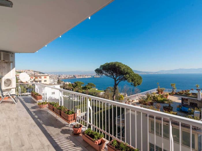 Appartamento con 6 locali in vendita in Via Francesco Petrarca, Posillipo, Napoli
