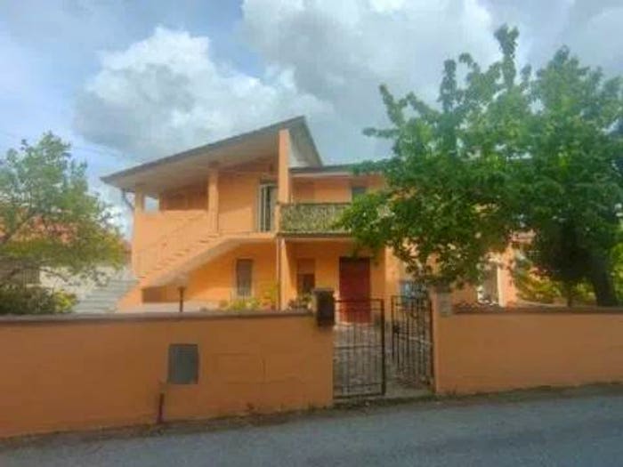Appartamento quadrilocale in vendita in Via Nuoro, Ollolai