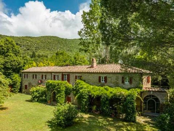 Casa con 6 locali in vendita in Cortona