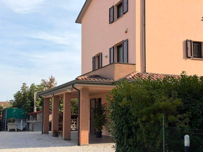 Casa con 6 locali in vendita in Via Lughese, Villafranca, Forlì