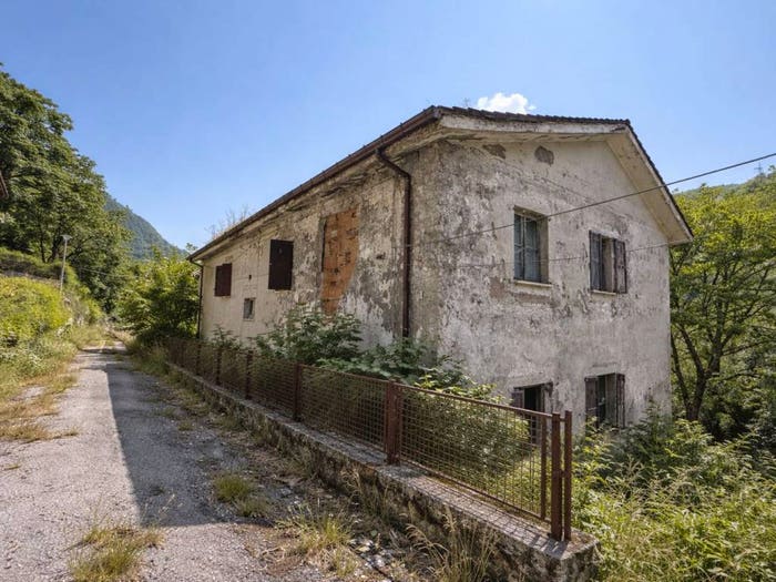 Casa con 6 locali in vendita in Strada Statale del Gran Sasso d'Italia, Collebrincioni Assergi, L'Aquila