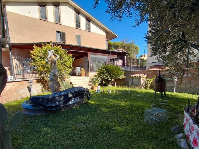 Casa con 6 locali in vendita in STRADA DI PONTE LUCANO, Villa Adriana Villaggio Adriano, Tivoli