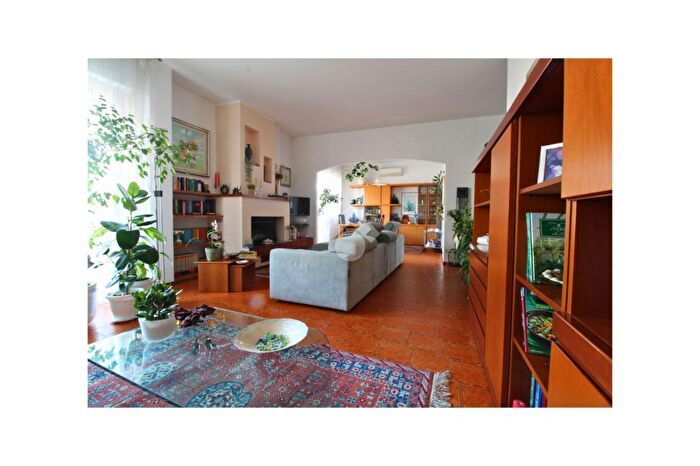 Casa quadrilocale in vendita in Viale Parma, Rimini