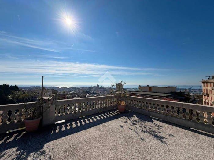 Casa con 6 locali in vendita in Via Oberto Cancelliere, Castelletto, Genova