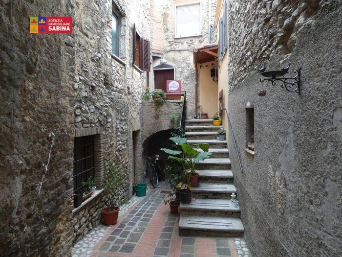 Appartamento trilocale in vendita in Via Archi, Salisano
