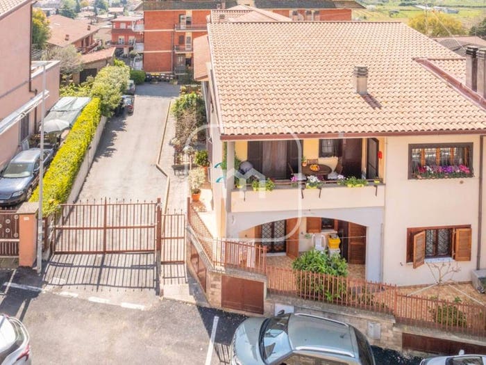 Appartamento con 5 locali in vendita in Via Santa Chiara, Centro, Colonna
