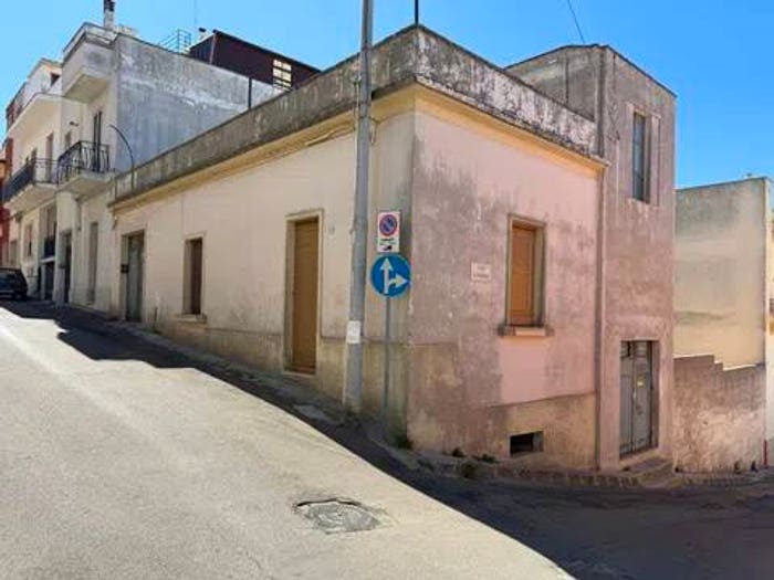 Casa con 5 locali in vendita in Via Casa Savoia No Number, Centro, Parabita