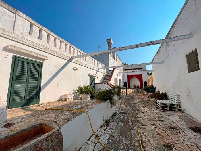 Casa con 6 locali in vendita in Strada Statale di Egnazia, Tamburroni Grottone Rosara, Ostuni