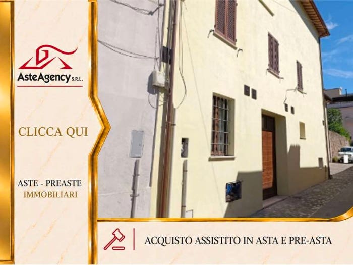 Appartamento trilocale in vendita in Via Isola Bella, Centro Storico, Foligno
