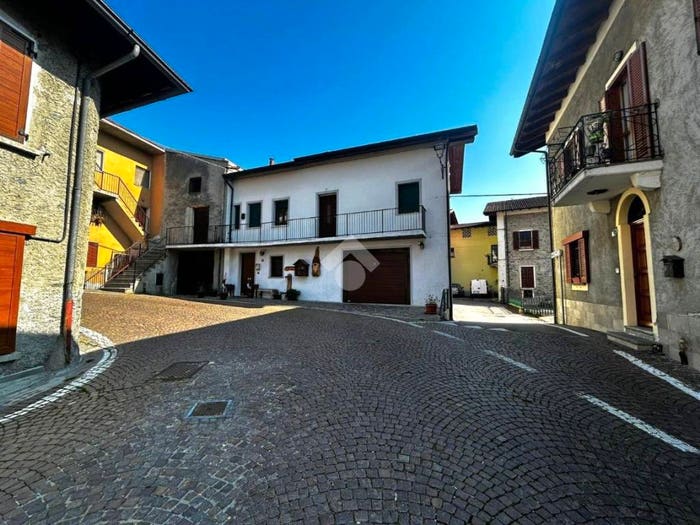 Appartamento trilocale in vendita in Via Cavour, Centro, Dubino