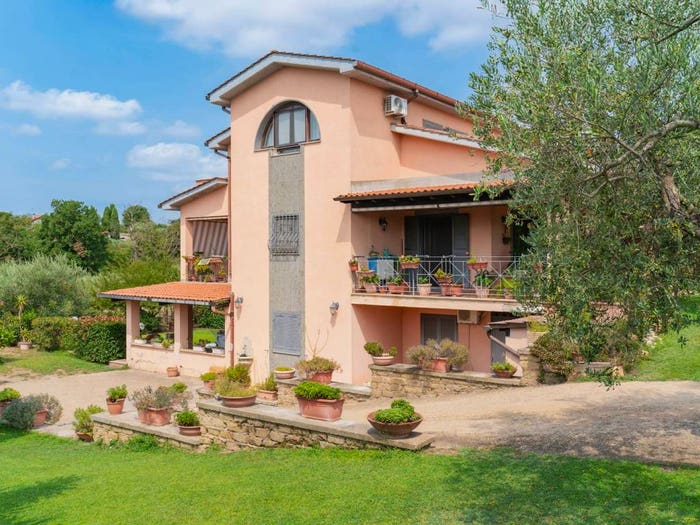 Casa quadrilocale in vendita in Via della Spinareta, Formello