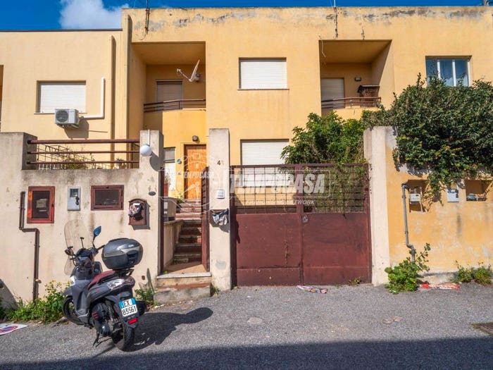 Casa quadrilocale in vendita in Via dei Pini, Santa Lucia San Filippo, Messina
