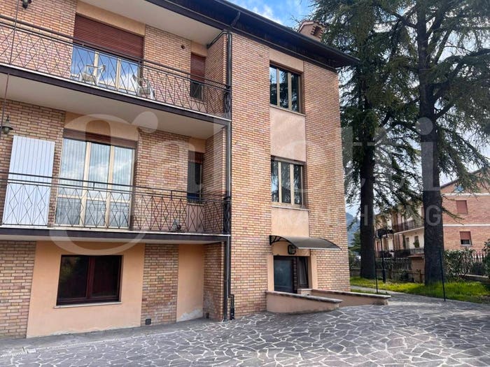 Appartamento trilocale in vendita in Via San Lazzaro, Centro, Gubbio