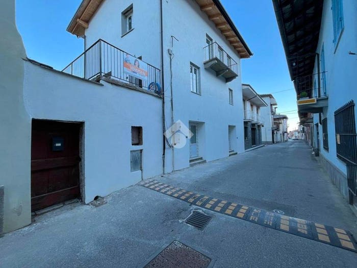 Appartamento trilocale in vendita in Via Carle Costanzo, Centro, Barge