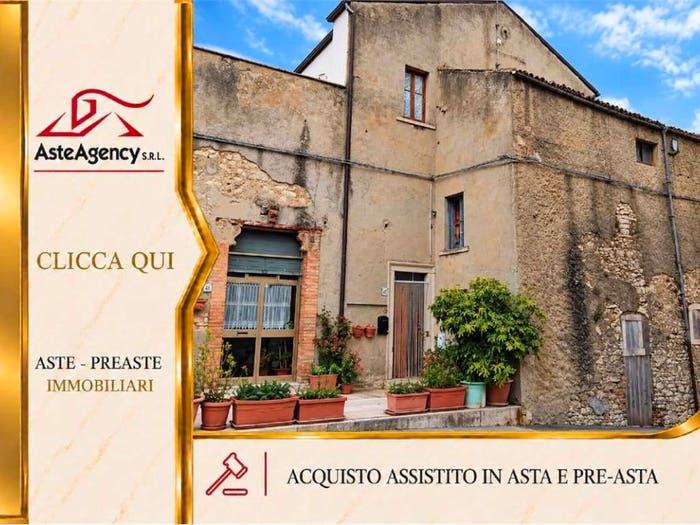 Appartamento quadrilocale in vendita in Piazza Armando Lombardi, Centro, Cercepiccola