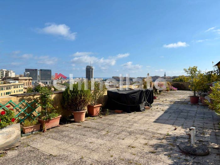 Appartamento con 6 locali in vendita in Via Giovanni Battista Lanata, Manin, Genova