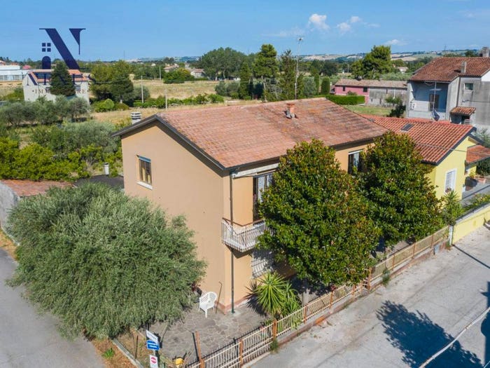 Casa con 5 locali in vendita in via Tevere, Cuccurano Carrara, Fano