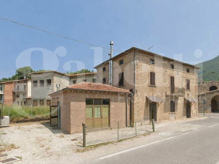 Casa quadrilocale in vendita in Via dell'Assino, Mocaiana, Gubbio